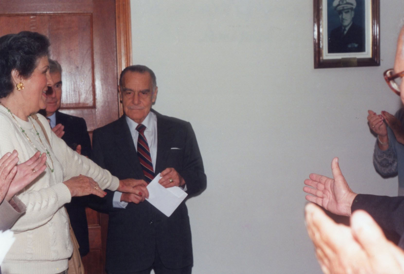 Develación del retrato del Presidente Honorario Vitalicio contralmirante Federico Salmón de la Jara, 23 setiembre 1994