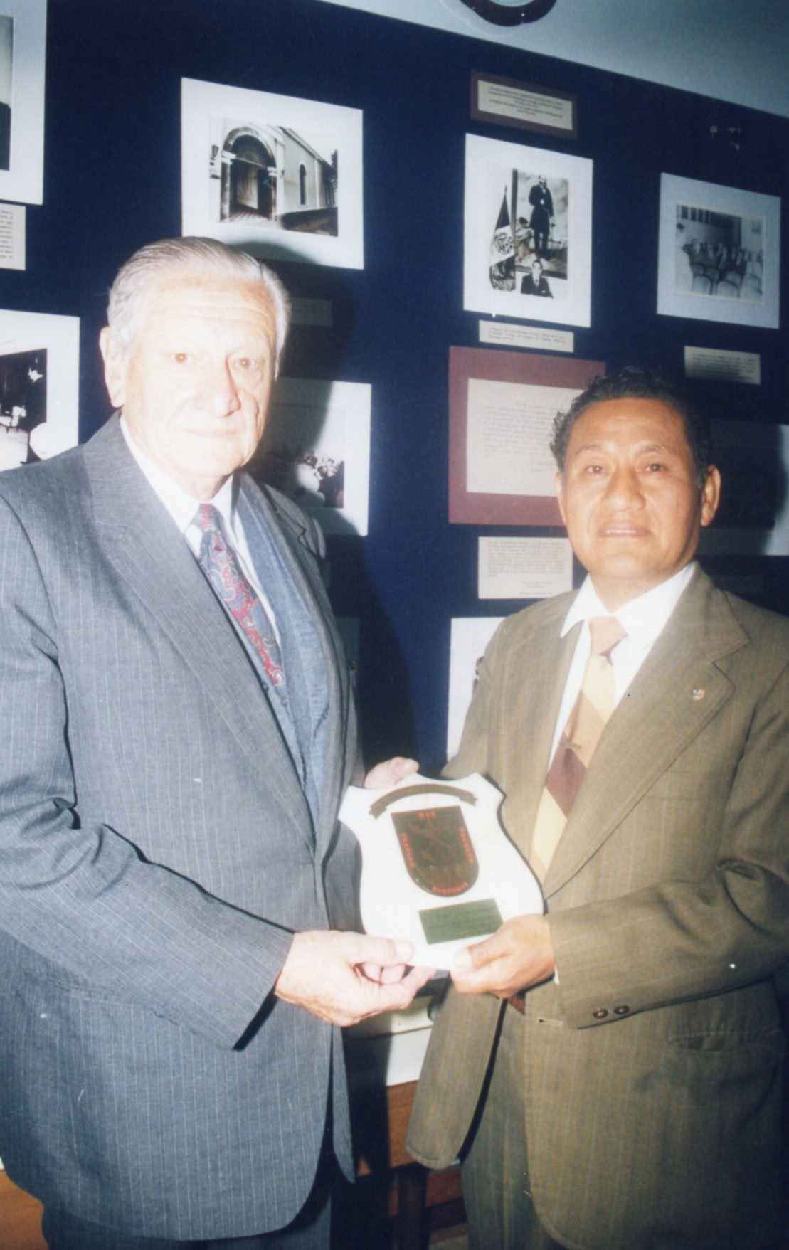 25 Aniversario del Instituto y 35 aniversario de la creación de la Comisión Para Escribir la Historia Marítima del Perú. 12 octubre 1998