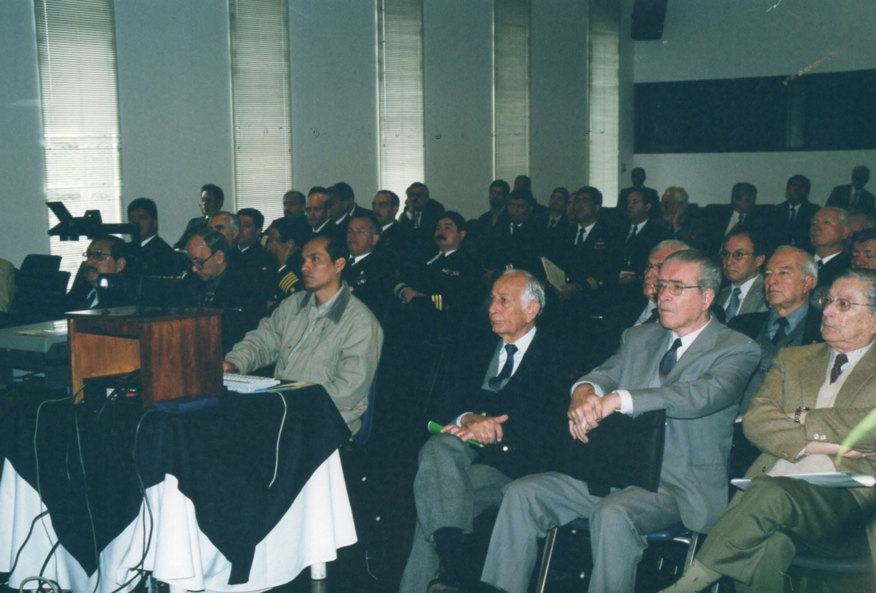 Seminario La Amazonía Peruana: Equilibrio ecológico y el desarrollo sostenible, 10-11 de octubre del 2001