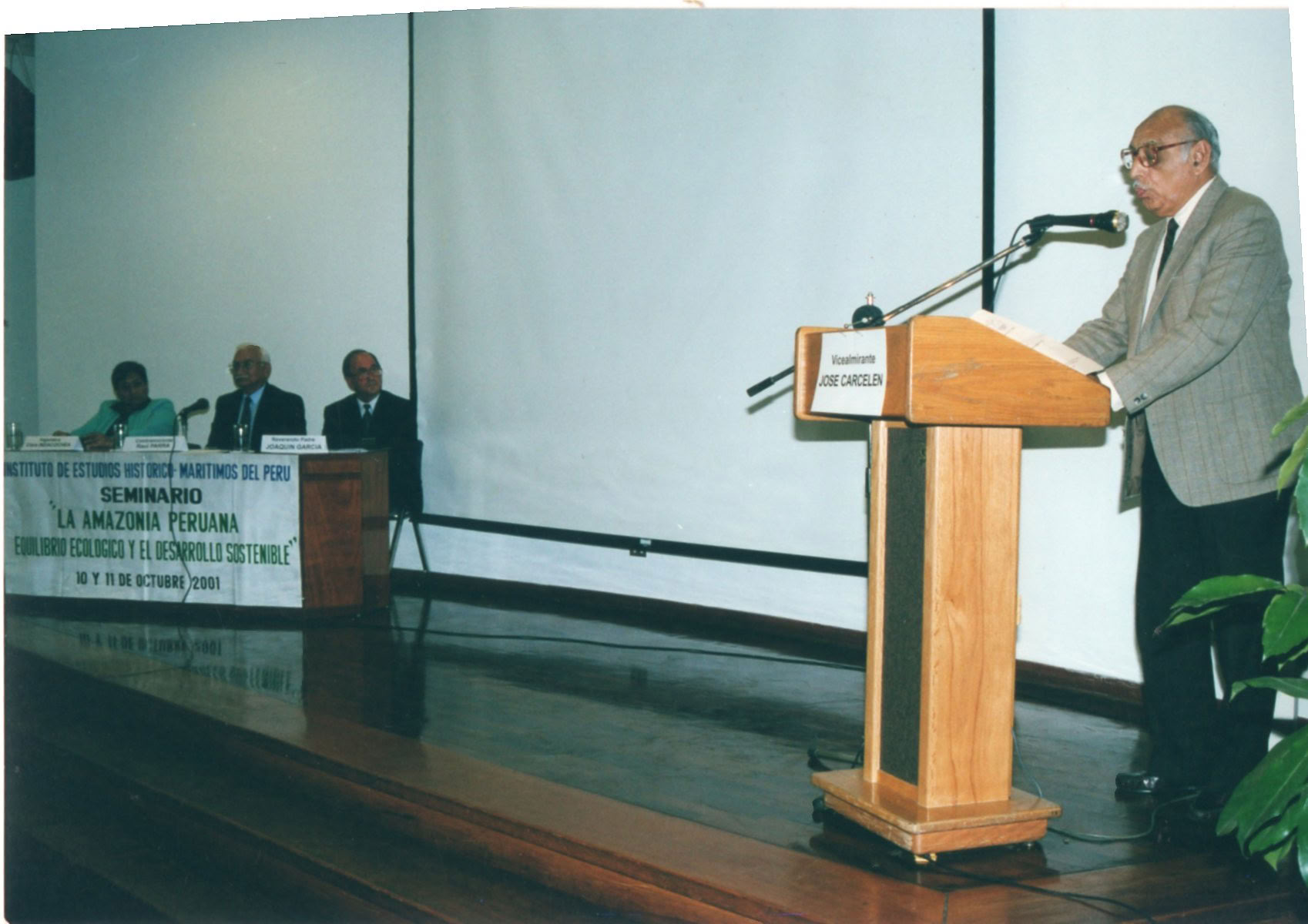Seminario La Amazonía Peruana: Equilibrio ecológico y el desarrollo sostenible, 10-11 de octubre del 2001