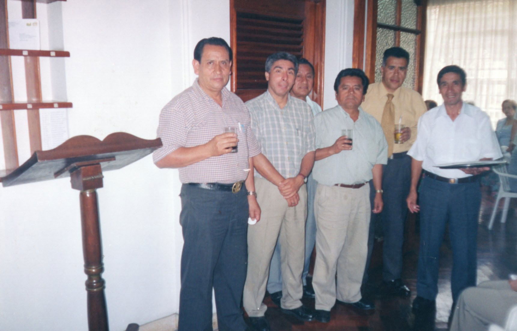 Celebración navideña en el local Institucional de la Av. Salaverry, diciembre 2003