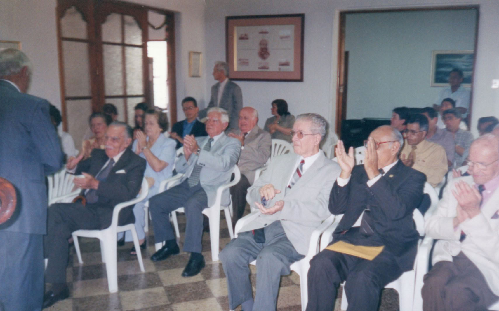 Celebración navideña en el local Institucional de la Av. Salaverry, diciembre 2003