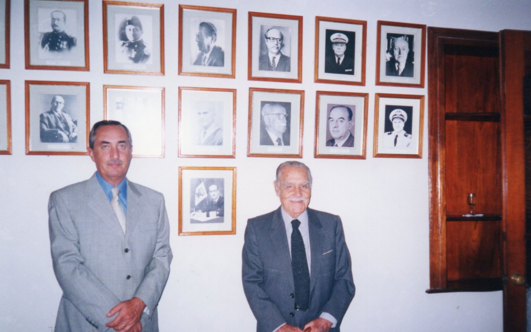 Develación del cuadro del Valm. Luis Ernesto Vargas Caballero en la Galería de retratos de los Historiadores Navales, 2003
