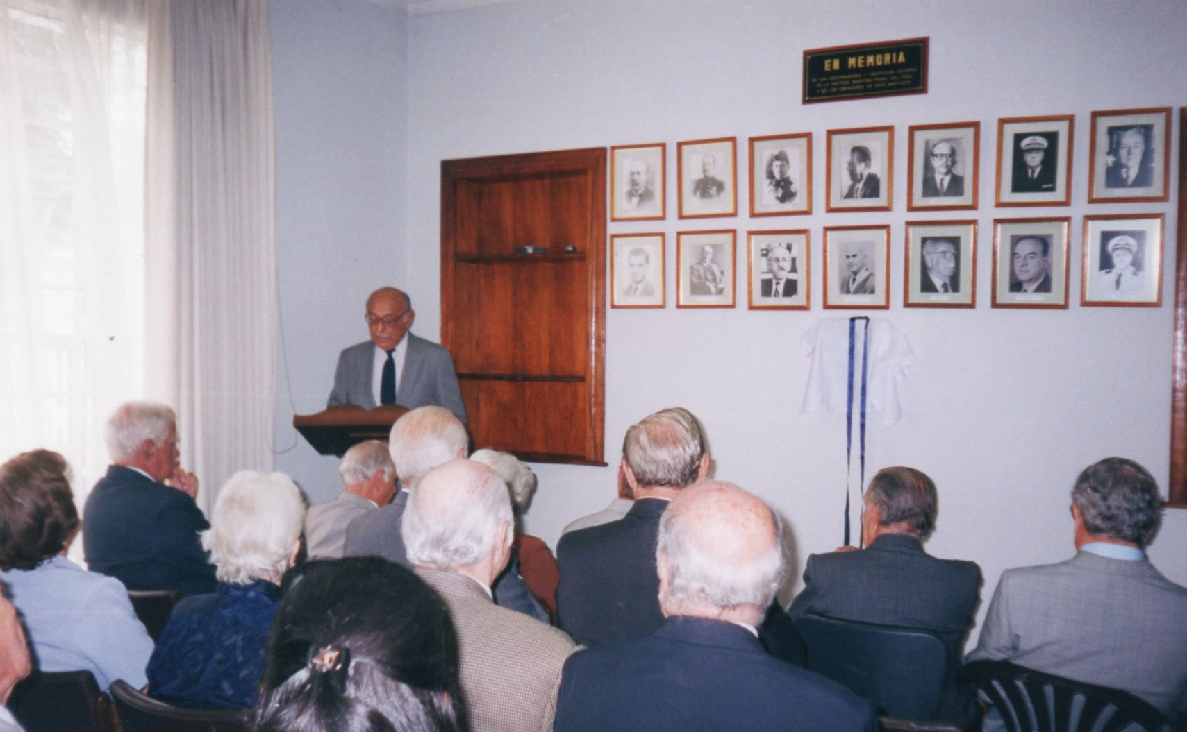 Develación del cuadro del Valm. Luis Ernesto Vargas Caballero en la Galería de retratos de los Historiadores Navales, 2003