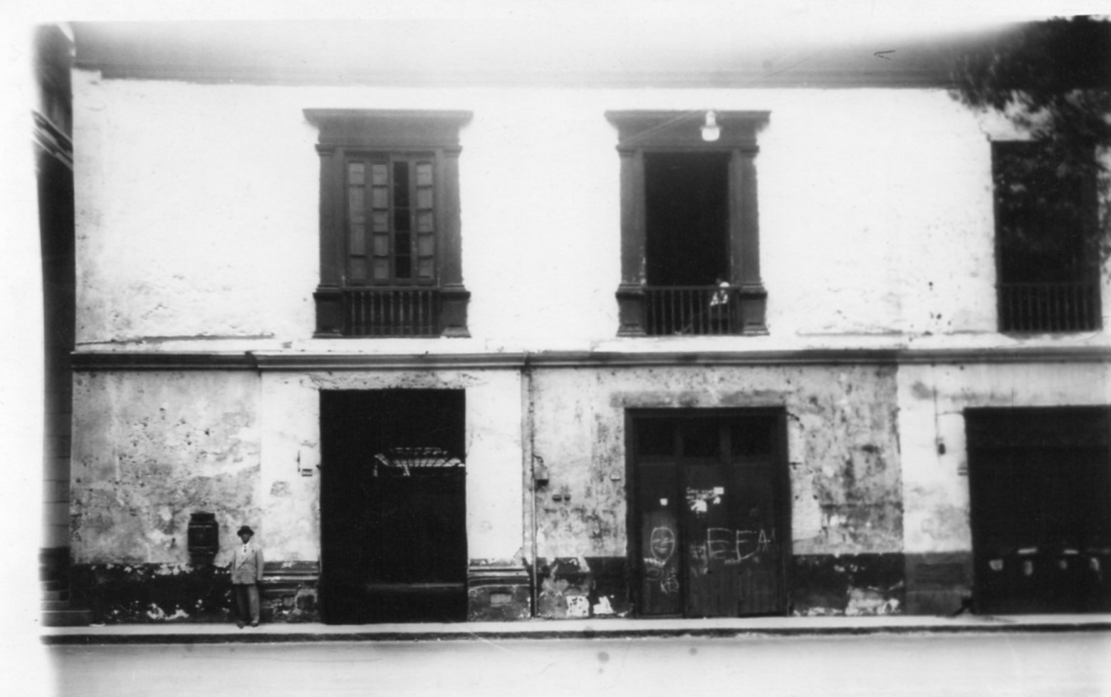 Fachada de una antigua casona en el Rímac, c. 1928