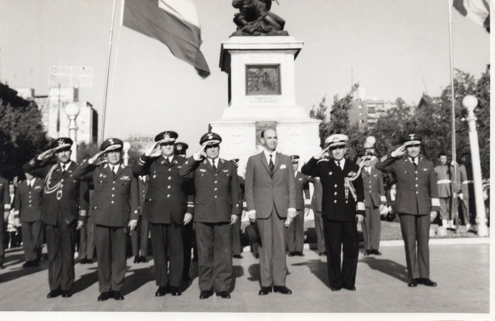 Capitán de navío Federico Salmón de la Jara agregado naval a la Embajada del Perú en Chile, 1961-1963