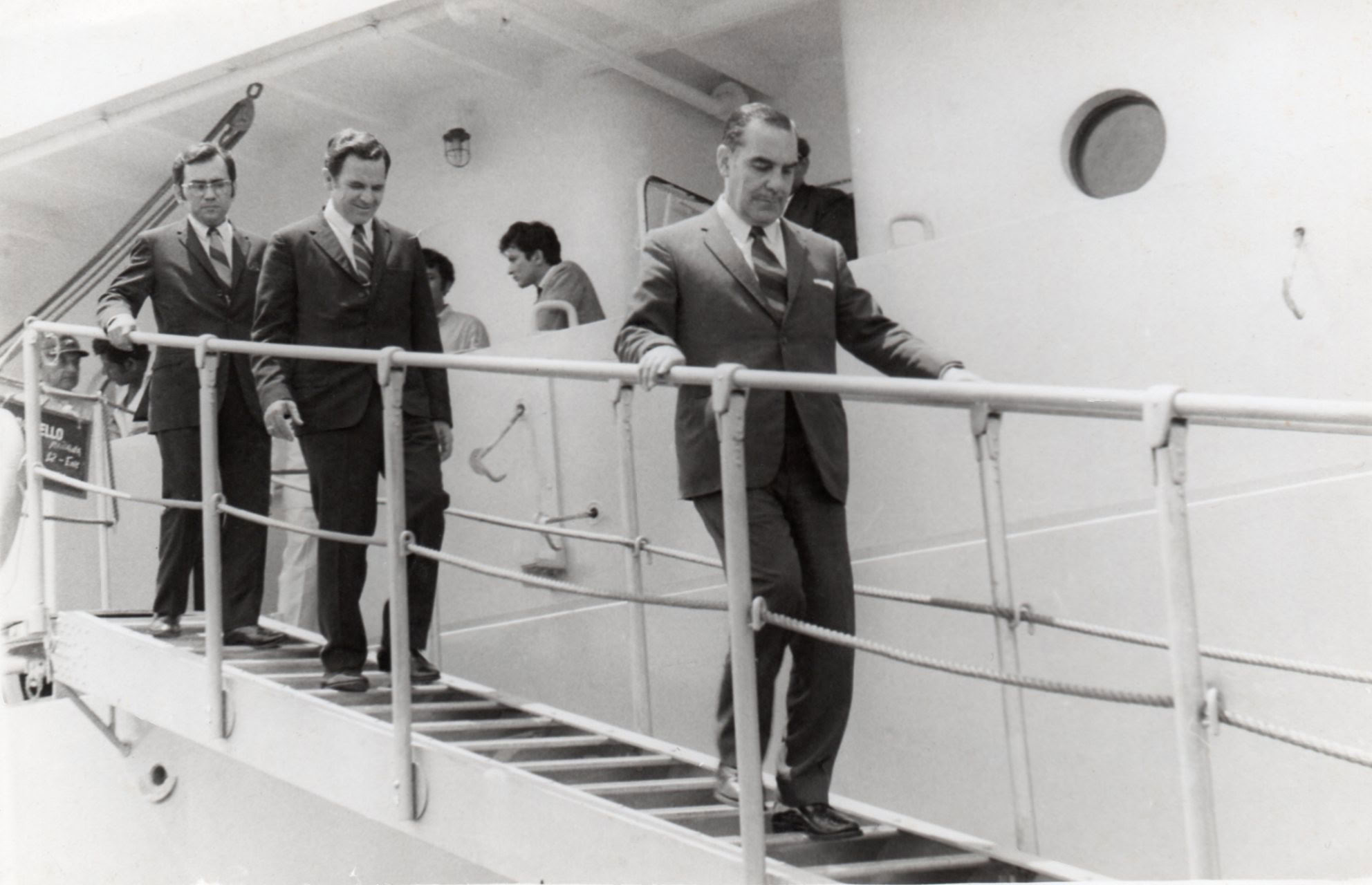 Presidente de la CPV Calm. Federico Salmón de la Jara en la motonave Julio C. Tello, c. 1972