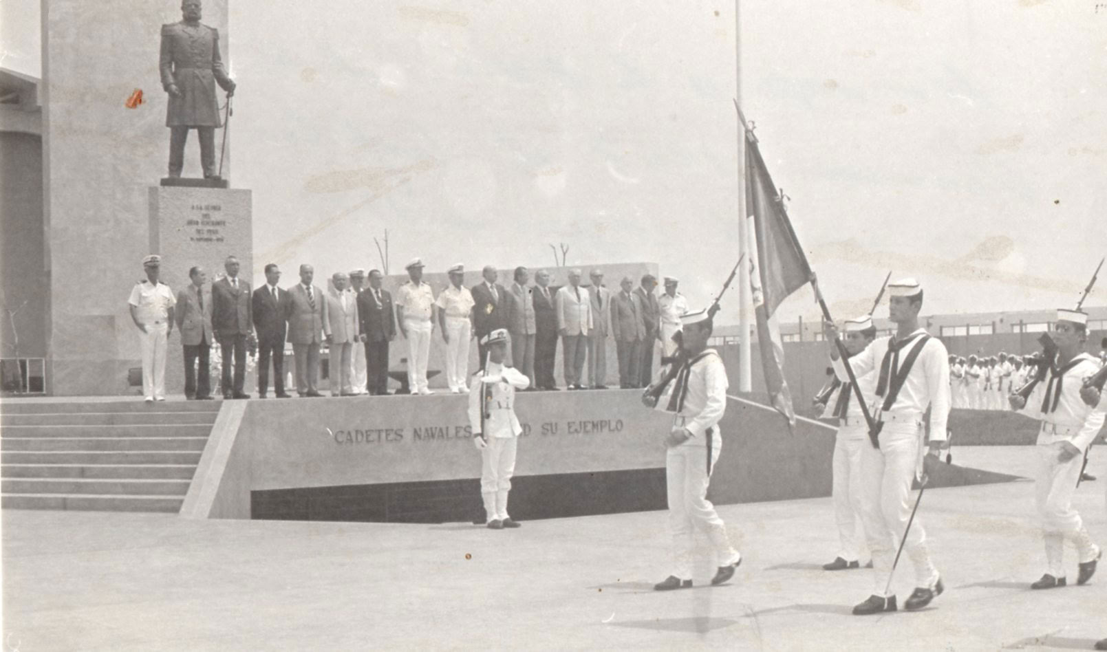 Homenaje por los 50 años a los integrantes de la Promoción que ingresó a la Escuela Naval del Perú en 1927, mayo de 1977