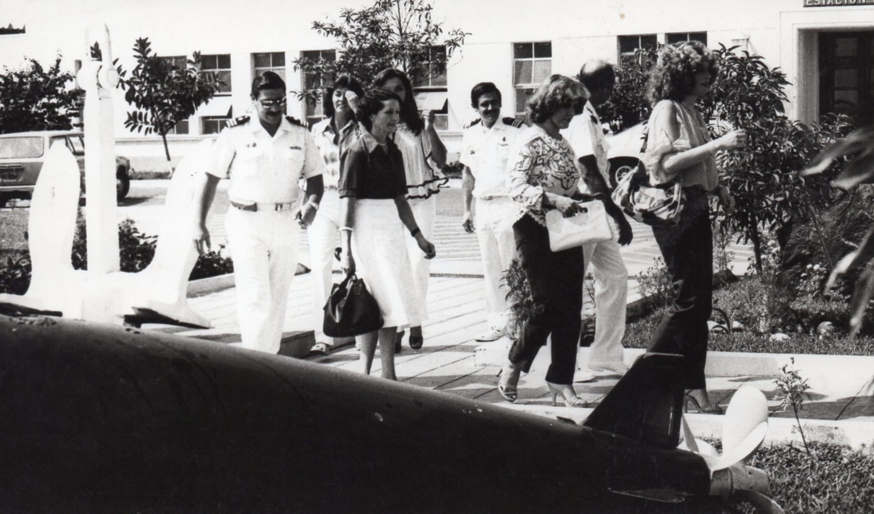 Visita al submarino Abtao por la Miss Perú Olga Zumarán, 12 de abril de 1979