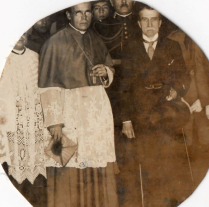 Monseñor Emiio Lissón y Chávez y el Presiden Augusto B. Leguía, c. 1923