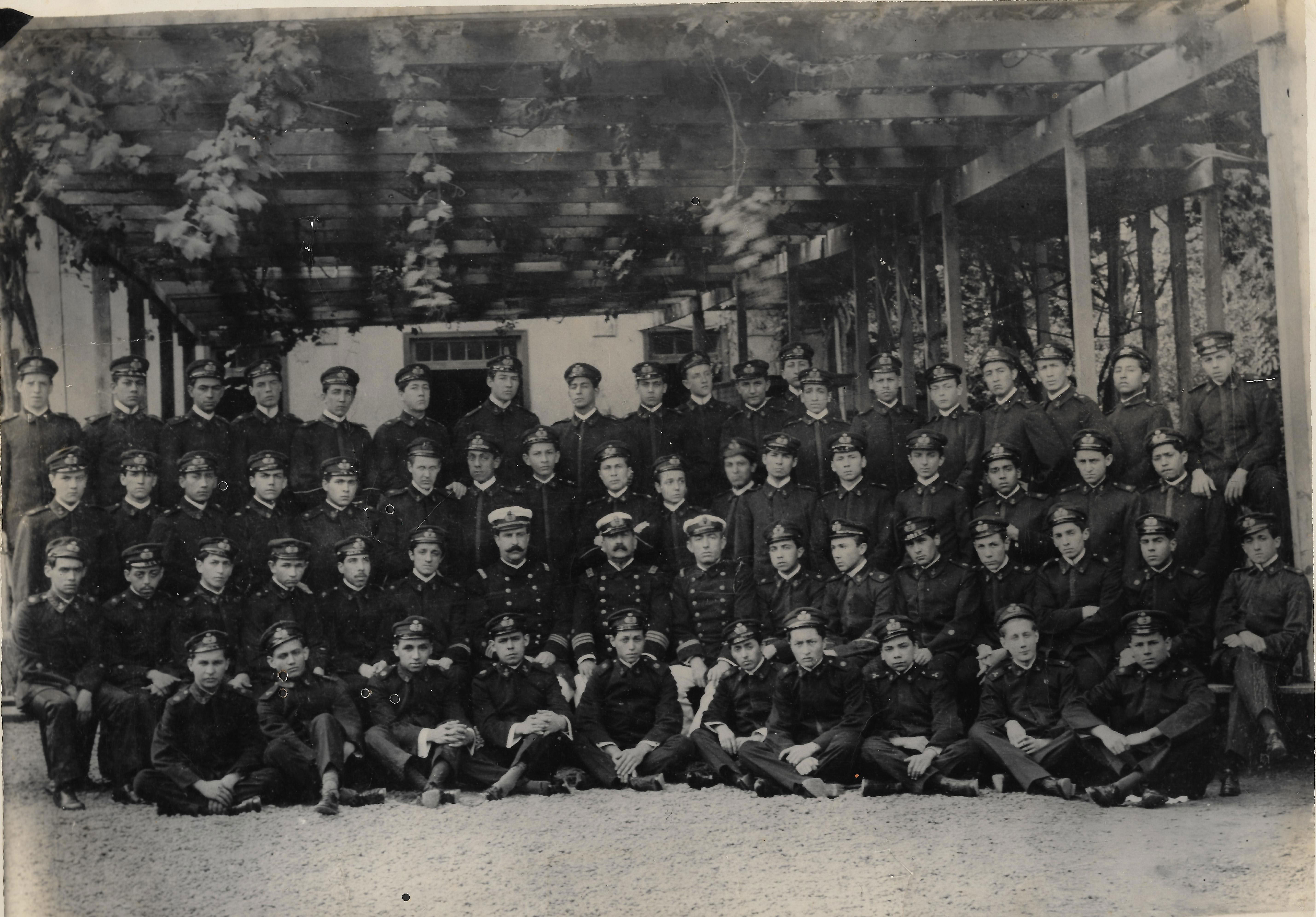 Alumnos de la Escuela Naval de Bellavista, 1914