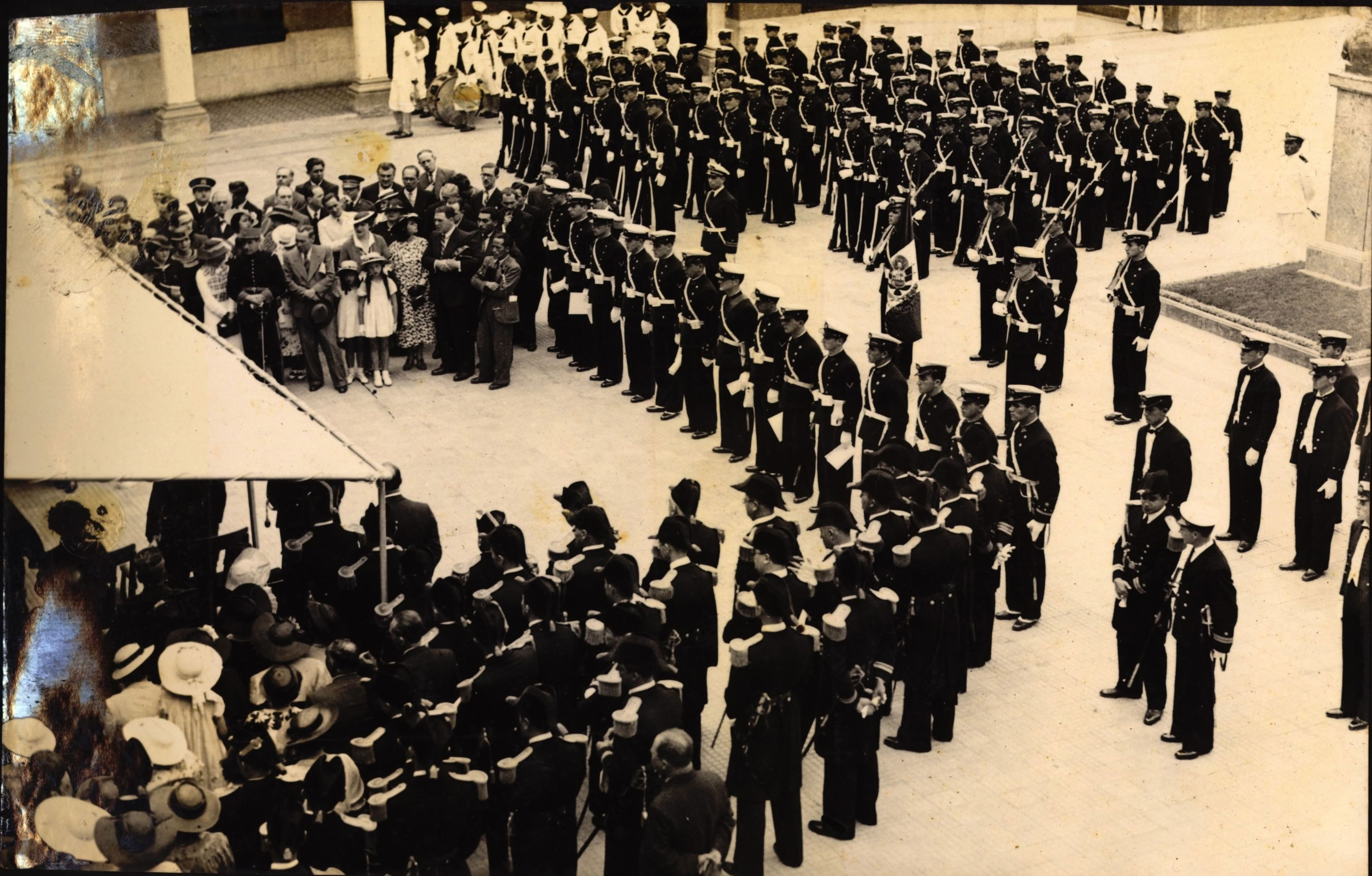 Ceremonia oficial en la Escuela Naval, c.1935