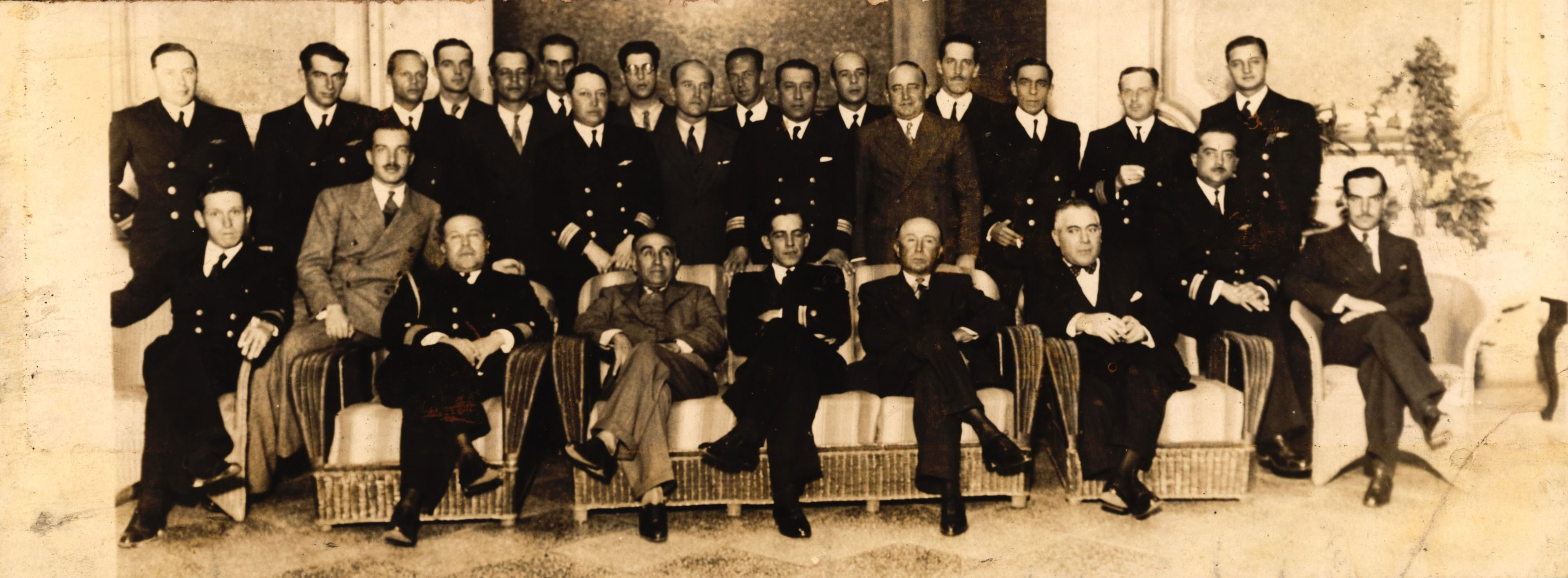 En el Centro Naval del Perú, c. 1938