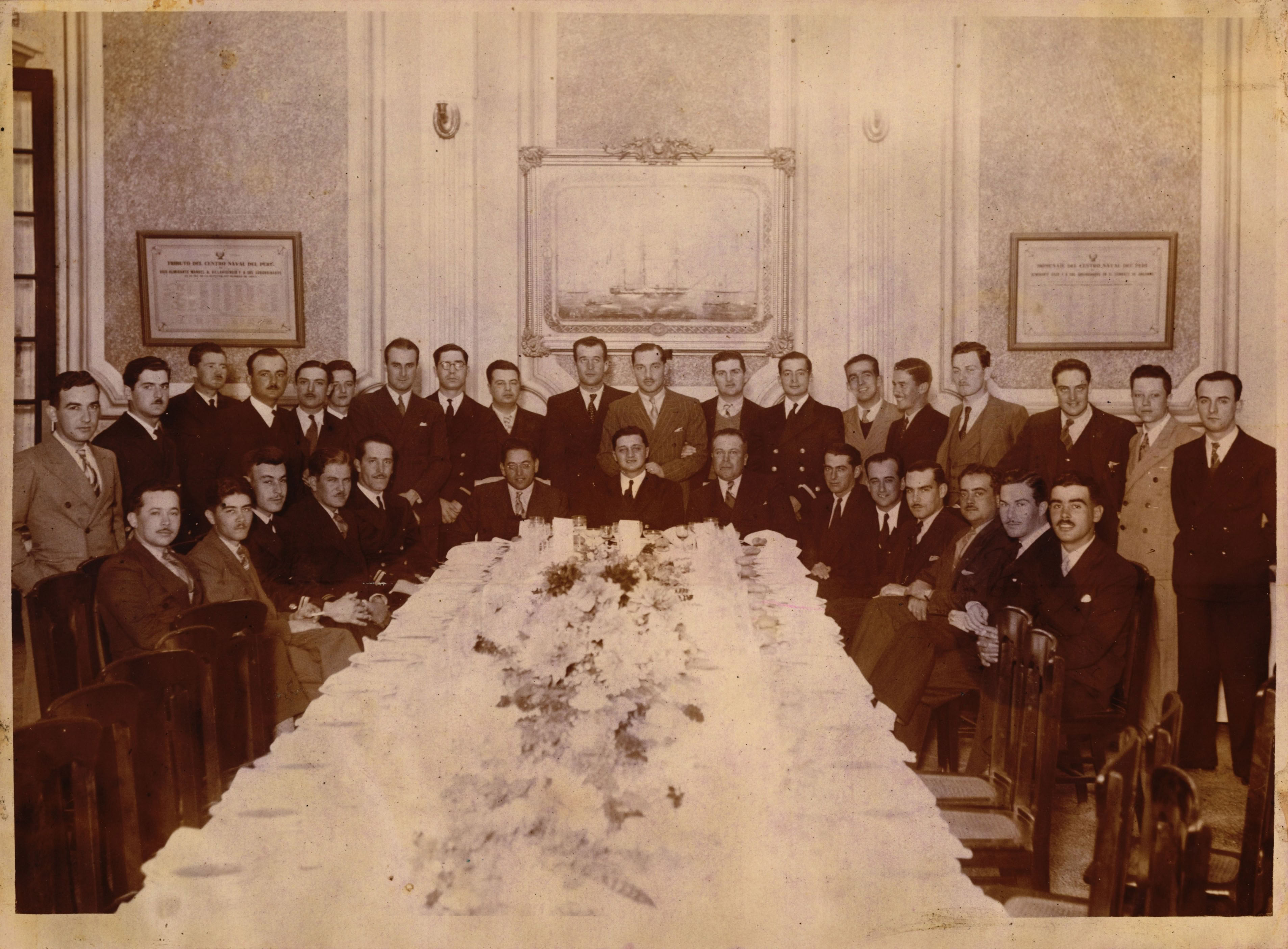 Almuerzo en el Centro Naval del Perú, c. 1938