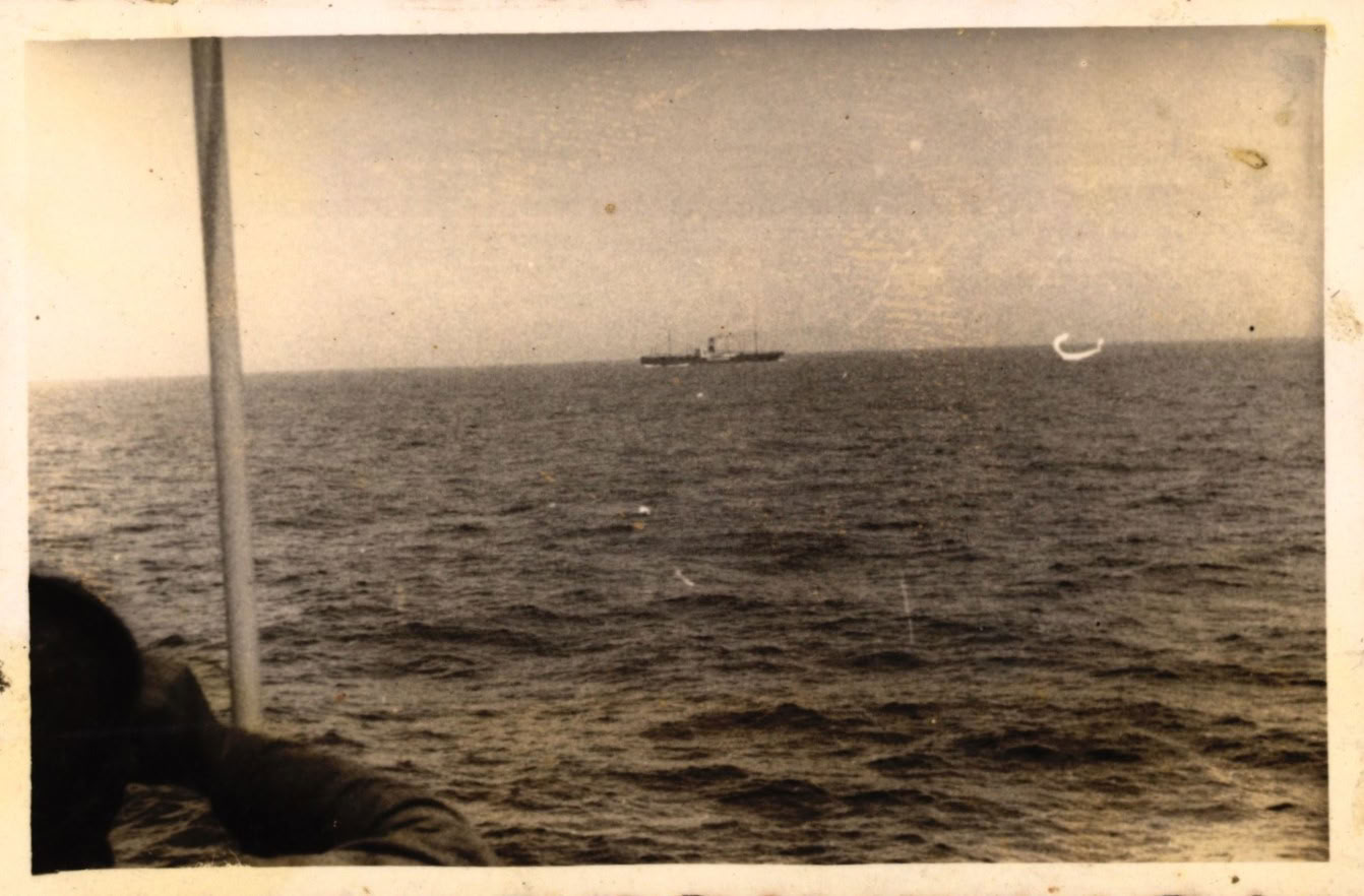 Avistamiento de un buque navegando en alta mar, c. 1938