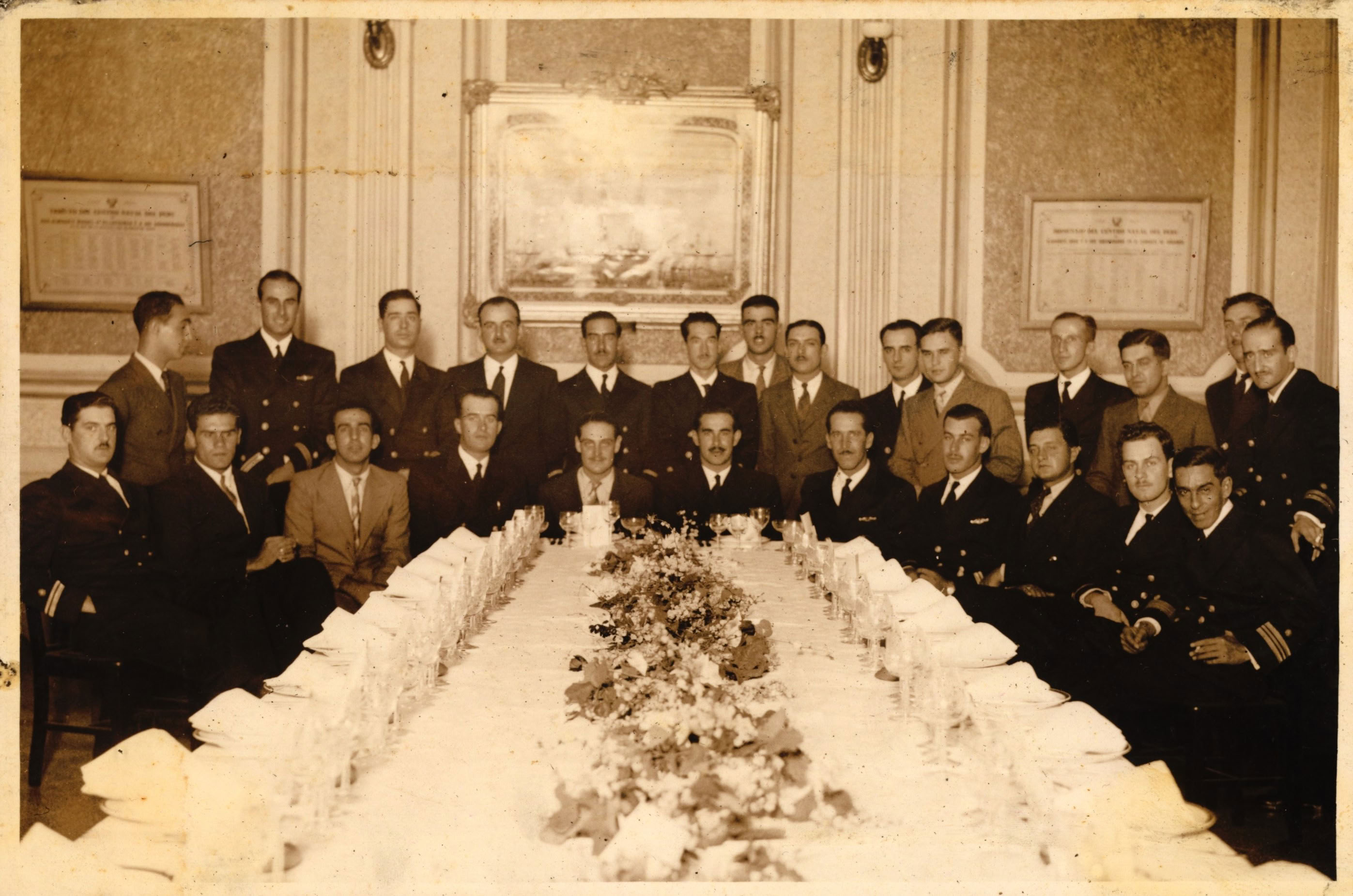 Almuerzo en el Centro Naval del Perú, c. 1938