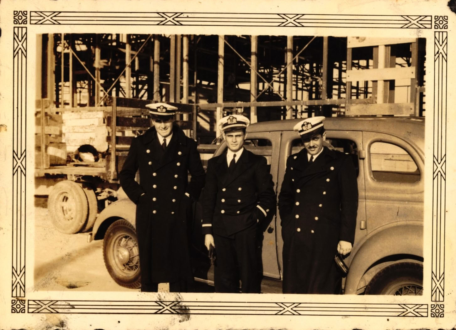 Alfereces de fragata en una visita oficial al extranjero, c. 1943