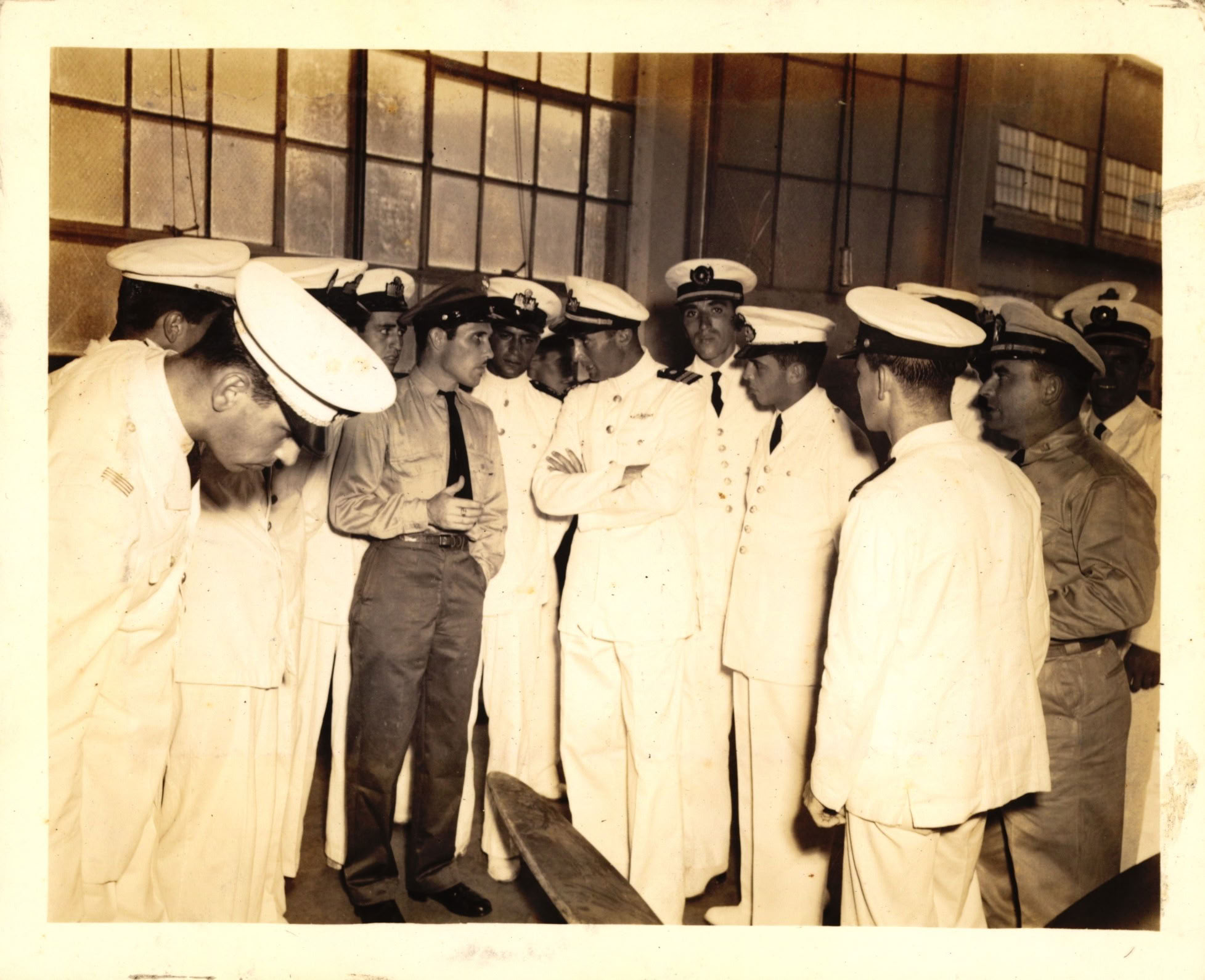 Visita de comisión de estudios al extranjero, c. 1943