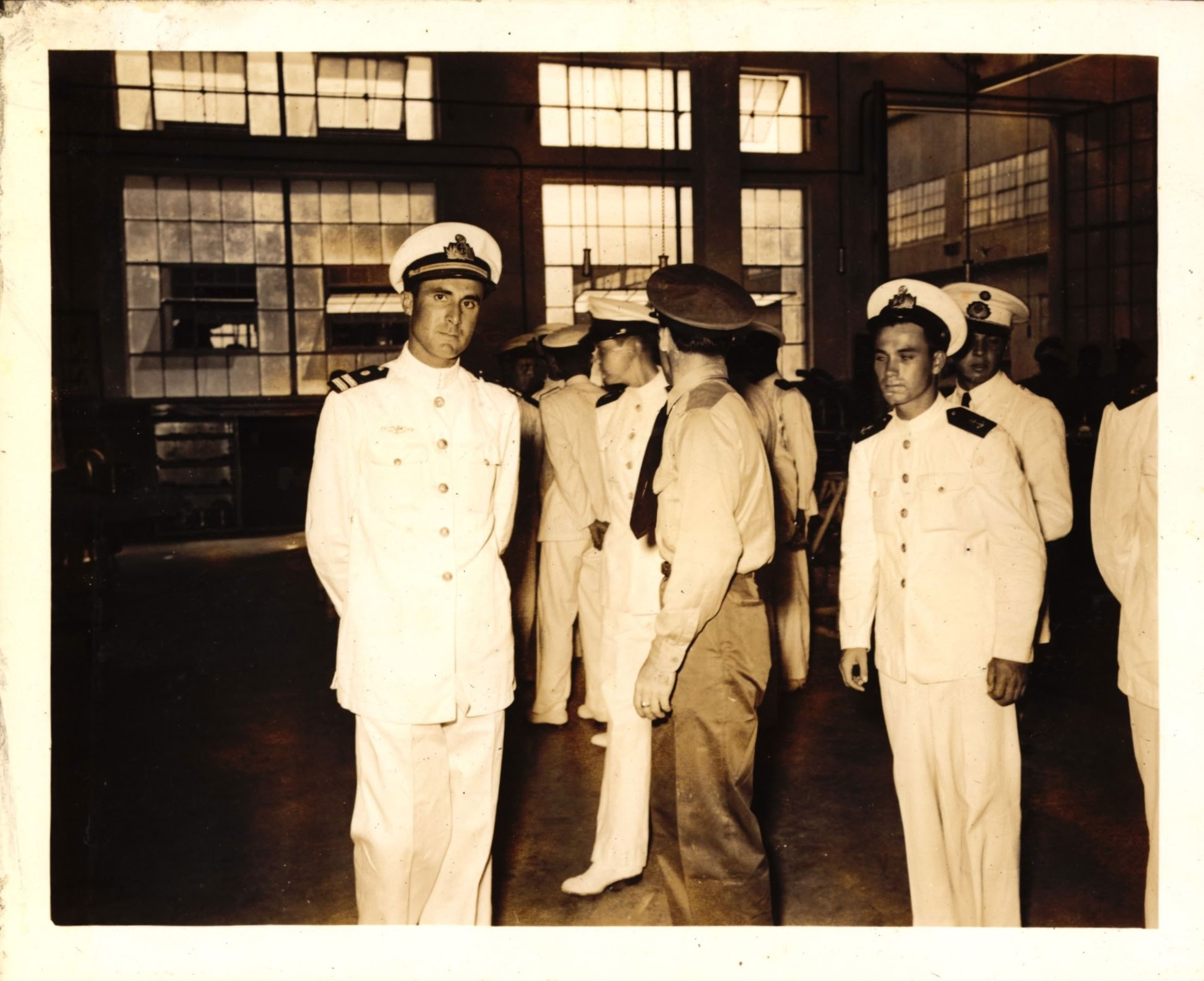 Visita de comisión de estudios al extranjero, c. 1943