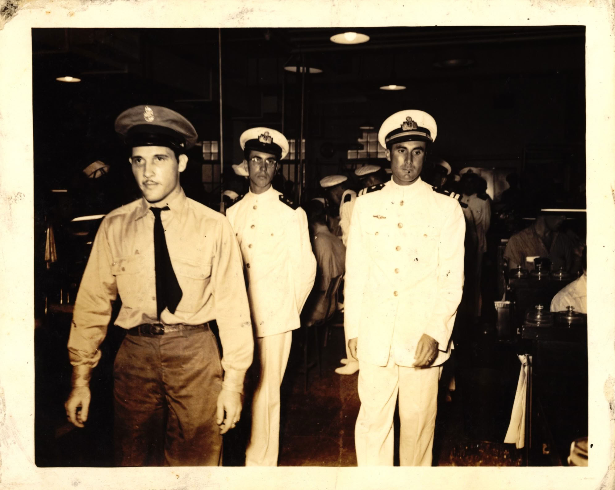 Visita de comisión de estudios al extranjero, c. 1943