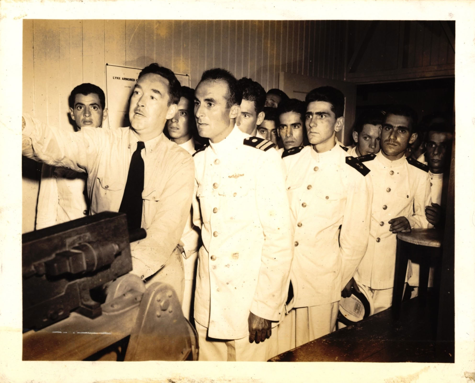 Visita de comisión de estudios al extranjero, c. 1943