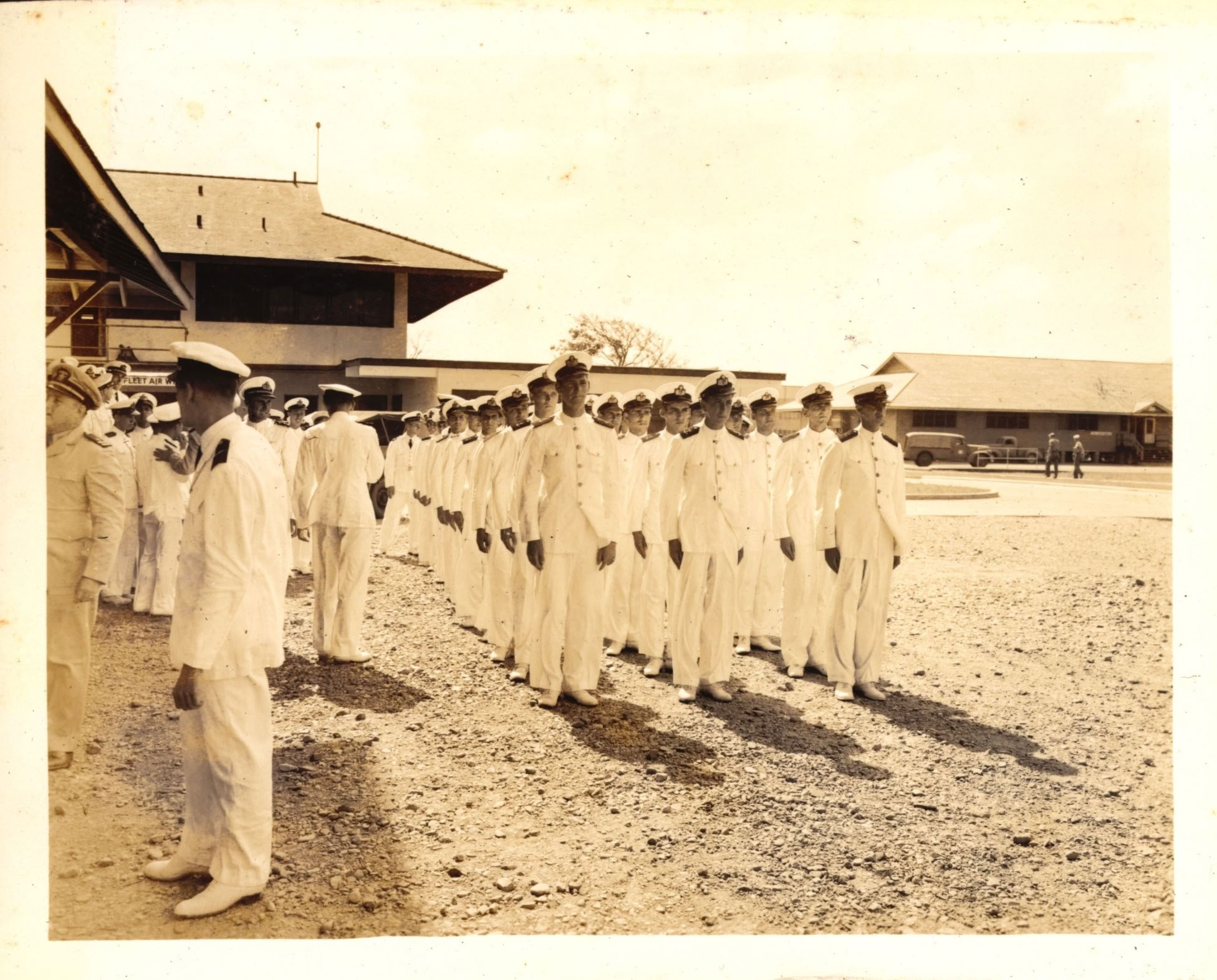 Visita de comisión de estudios al extranjero, c. 1943